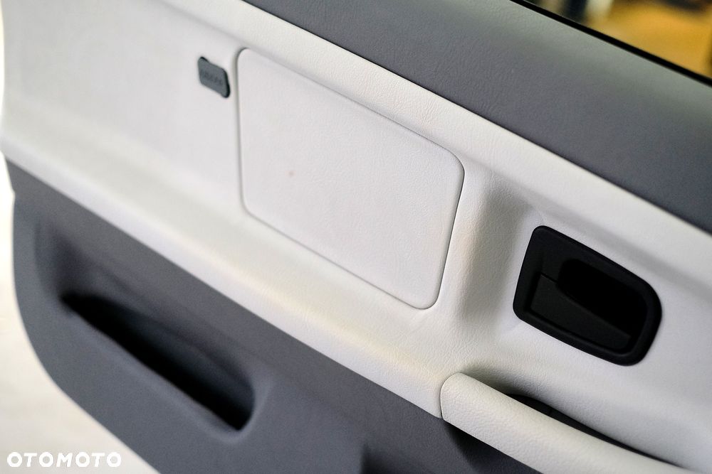 BMW Seria 3 323i - 25