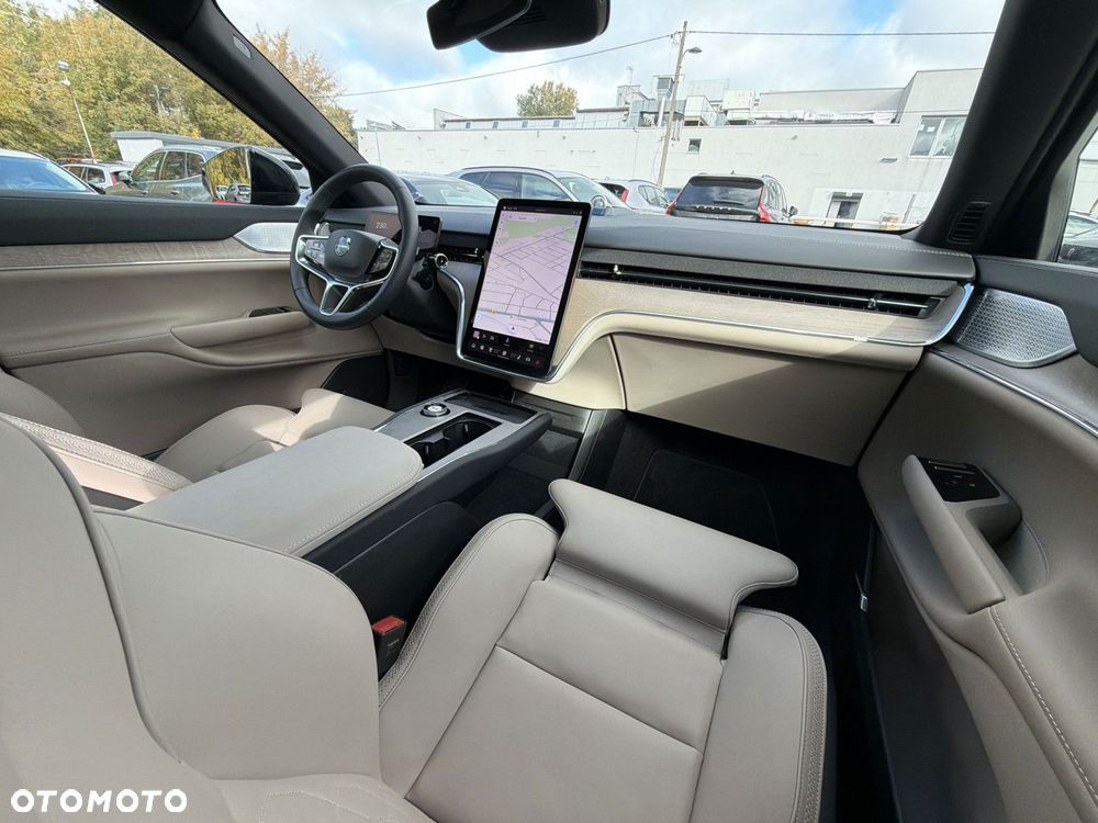 Volvo EX90 - 13