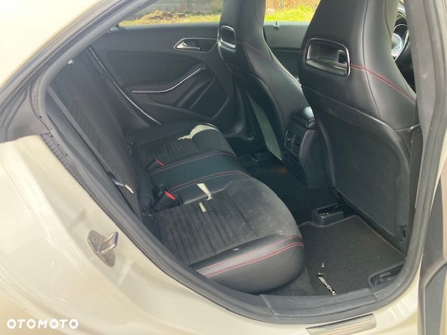 Mercedes-Benz CLA 200 7G-DCT AMG Line - 12