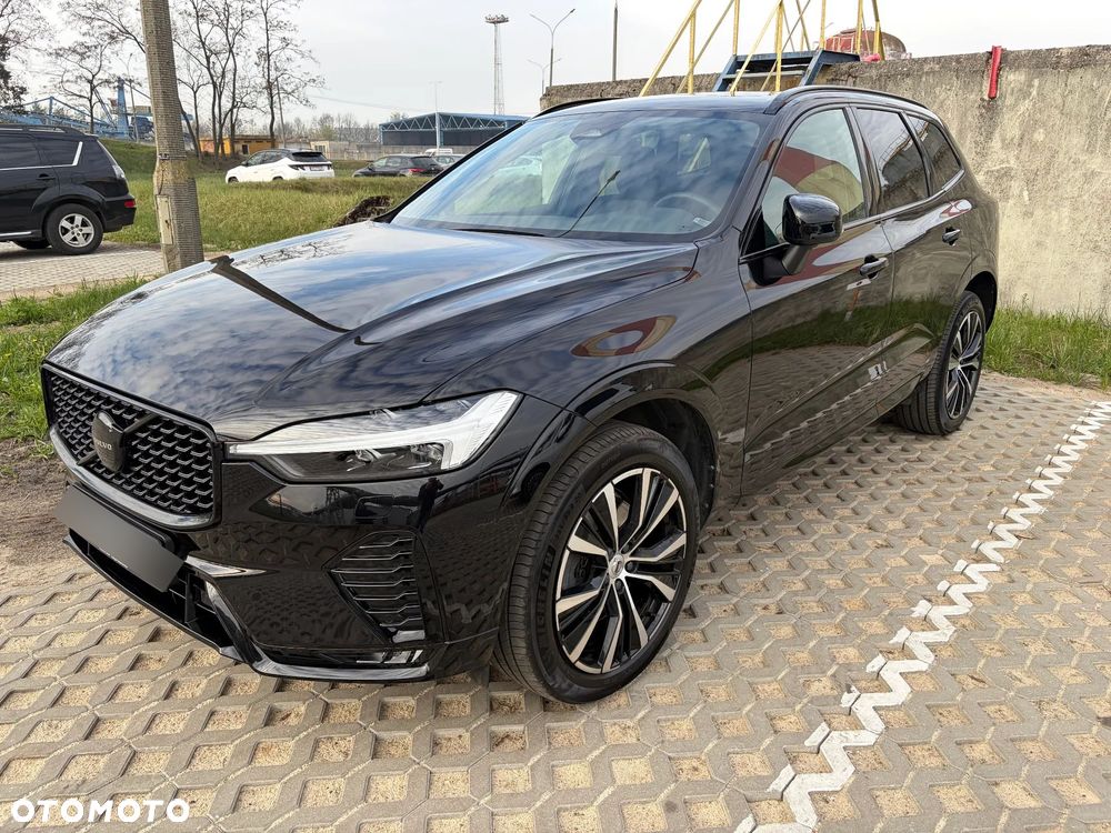 Volvo XC 60 B5 D AWD Plus Dark - 2