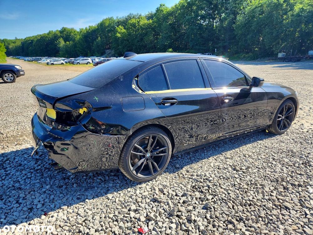BMW Seria 3 330i xDrive M Sport - 3
