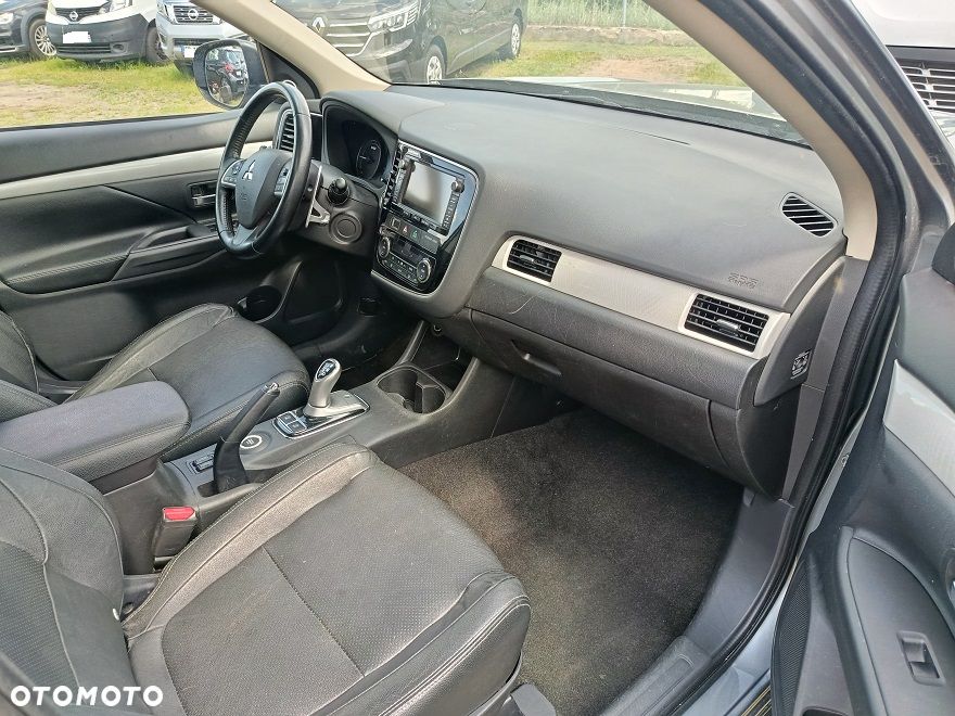 Mitsubishi Outlander - 7