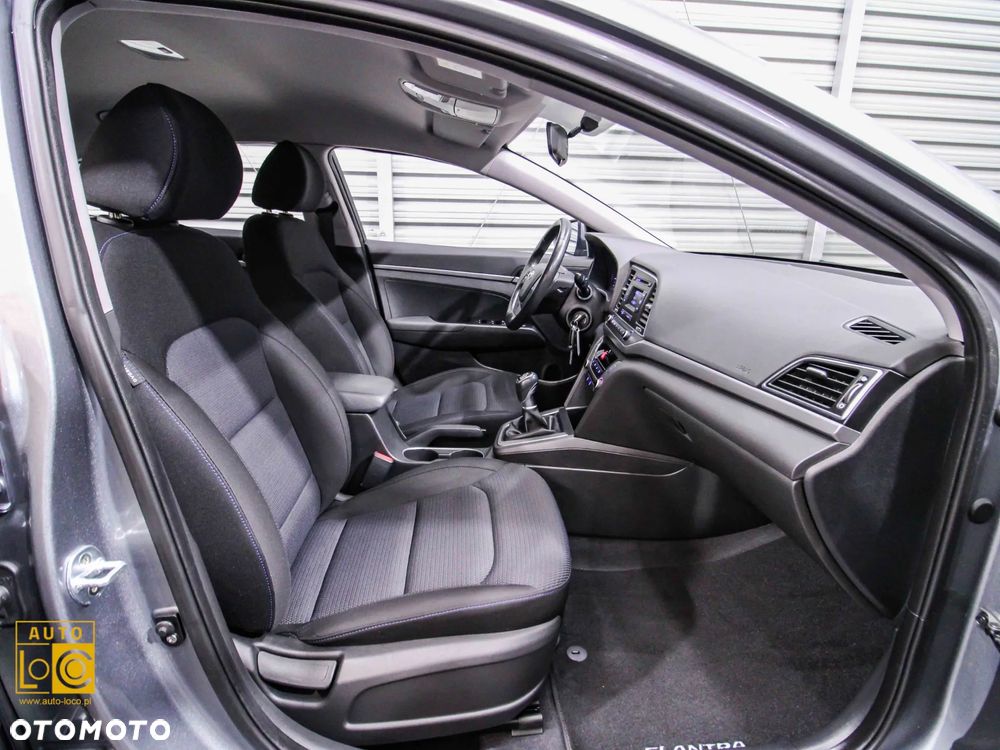 Hyundai Elantra 1.6 Comfort - 10
