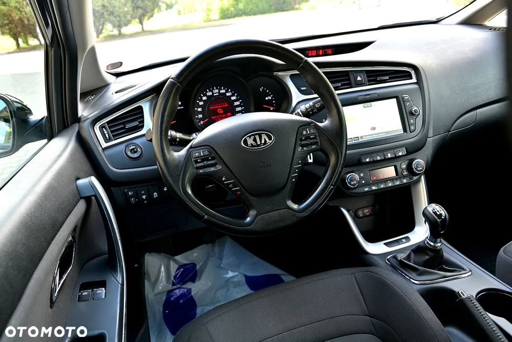 Kia Ceed 1.4 CVVT Dream Team Edition - 18