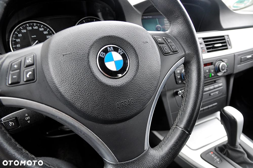 BMW Seria 3 318i Edition Sport - 16