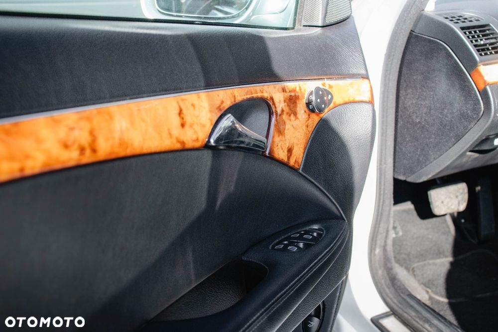 Mercedes-Benz Klasa E 320 CDI 7G-TRONIC Elegance - 16