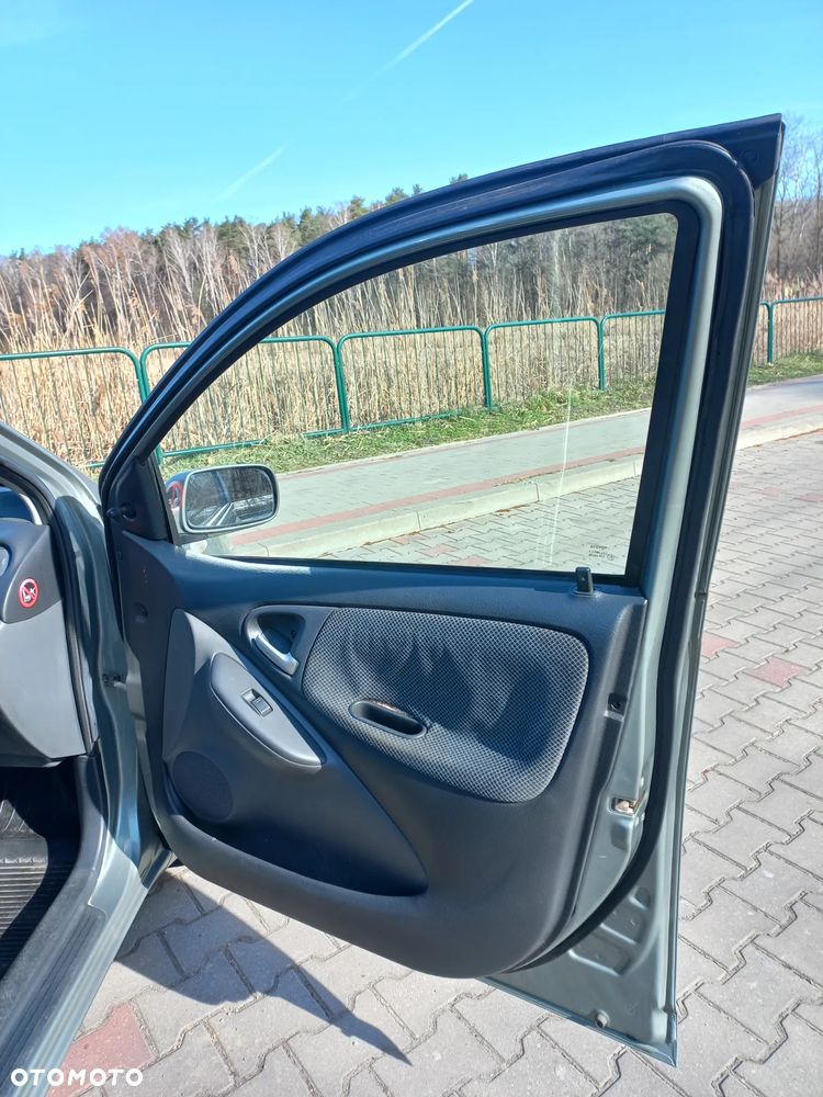 Toyota Yaris 1.0 Base - 11