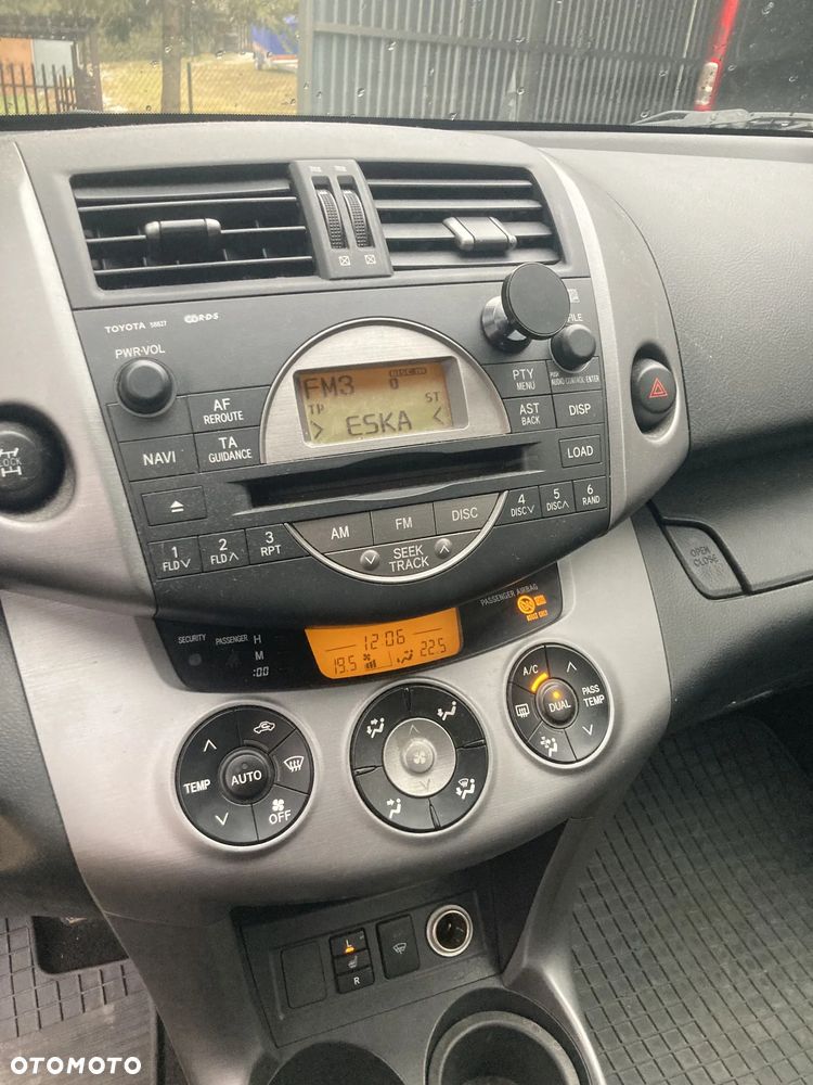 Toyota RAV4 2.2 D-4D Premium - 11