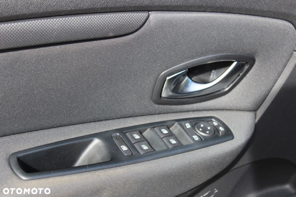 Renault Scenic 2.0 16V 140 CVT Dynamique - 9