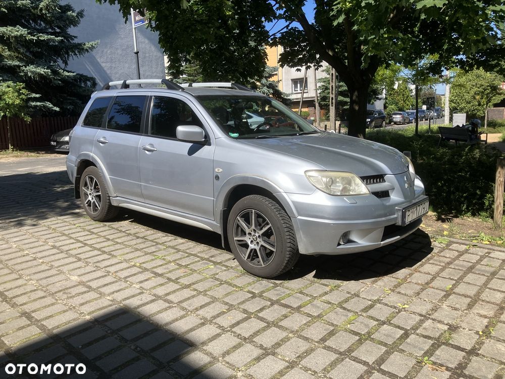 Mitsubishi Outlander - 1