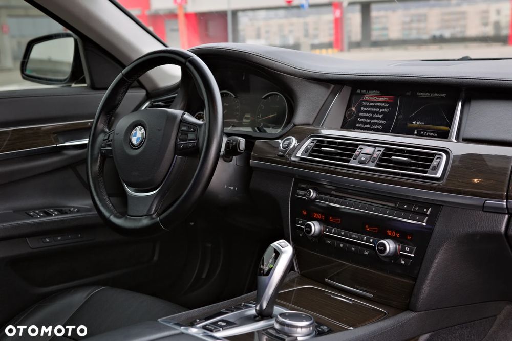 BMW Seria 7 740i - 21