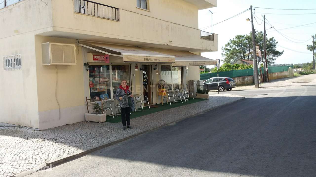 Loja  na rua cidade de Almada em Vale Fetal - Próximo da GNR - Grande imagem: 3/7