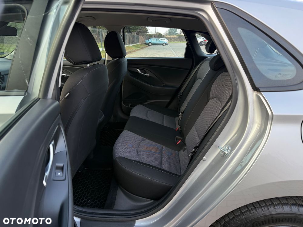 Hyundai i30 1.5 DPI Classic + - 7