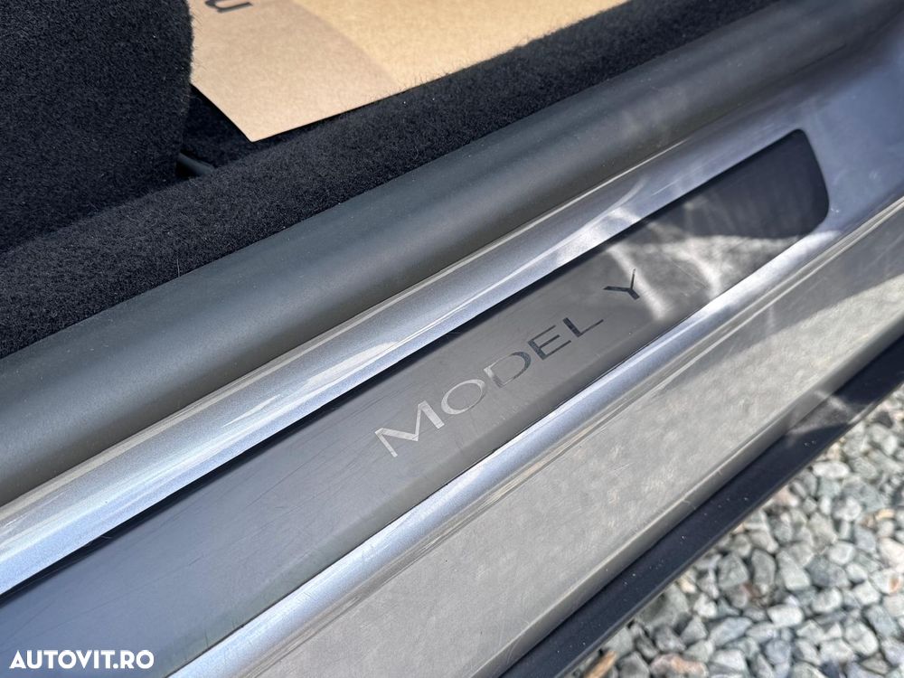 Tesla Model Y - 9