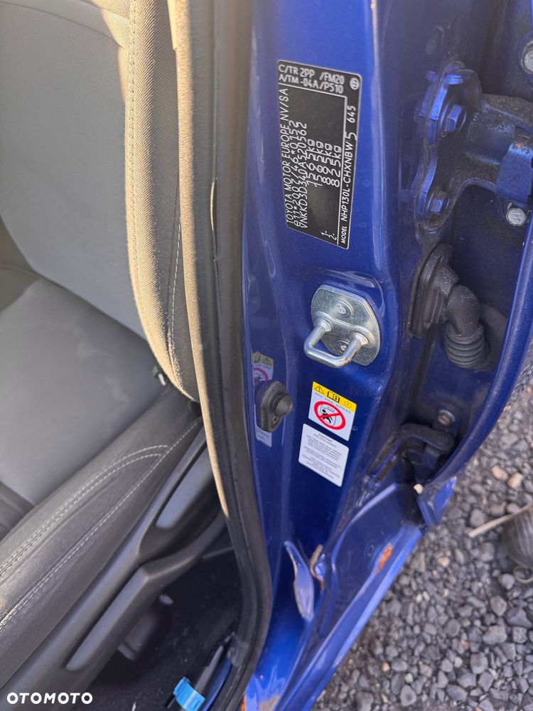 Toyota Yaris Hybrid 100 Selection Platinum - 28