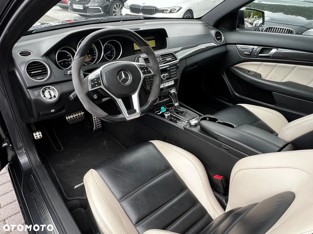 Mercedes-Benz Klasa C 63 AMG AMG SPEEDSHIFT MCT AMG Performance Package - 10