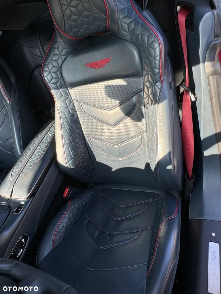 Aston Martin DBS Superleggera Standard - 12