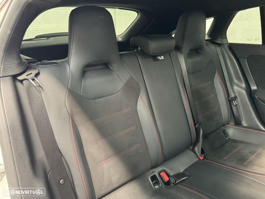 Mercedes-Benz CLA 250 e Shooting Brake AMG Line - 48
