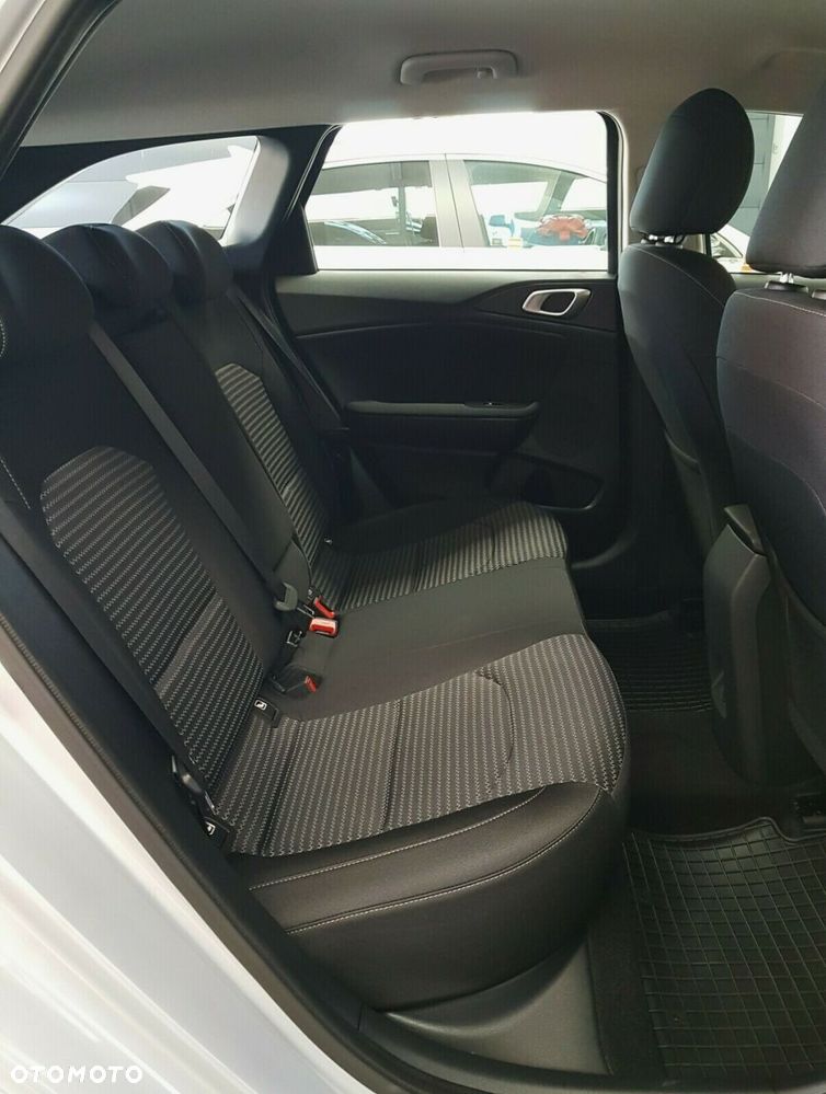 Kia Ceed 1.5 T-GDI M DCT - 32