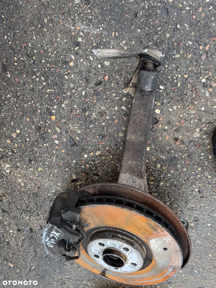 Volvo xc90 xc 90 zwrotnica piasta prawa lewa kopyto mcpherson mpherson zacisk LH3 KNO51 RH3 KN052 tarcza - 1