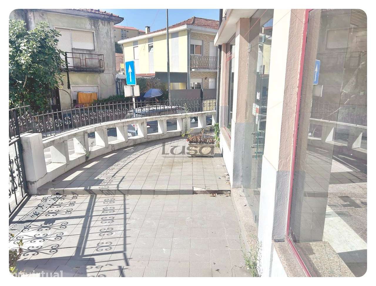 Moradia T2 com espaço comercial e potencial para duas habitações Pa... - Grande imagem: 2/21