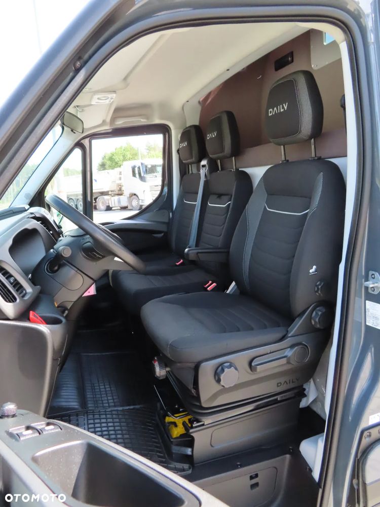 Iveco DAILY 35S18 3.0 HPI 180 KM POWER Hi-Matic AUTOMAT JEGGER Laweta POMOC DROGOWA Przewóz Pojazdów AUTOLAWETA 5100 mm Dł. Platformy DMC 3500 Kg Rozstaw Osi 4100 mm WZMACNIANE Zawieszenie Adaptacyjne Pneumatyczne Tylna Kabina Sypialniana LAMAX FULL LED Pełna Opcja Wyposażenia STAN JAK NOWY OKAZJA DOSTEPNA I GOTOWA - 32