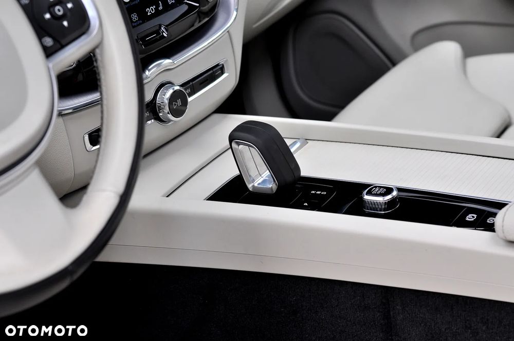 Volvo XC 60 T6 AWD Plug-In Hybrid Inscription - 20