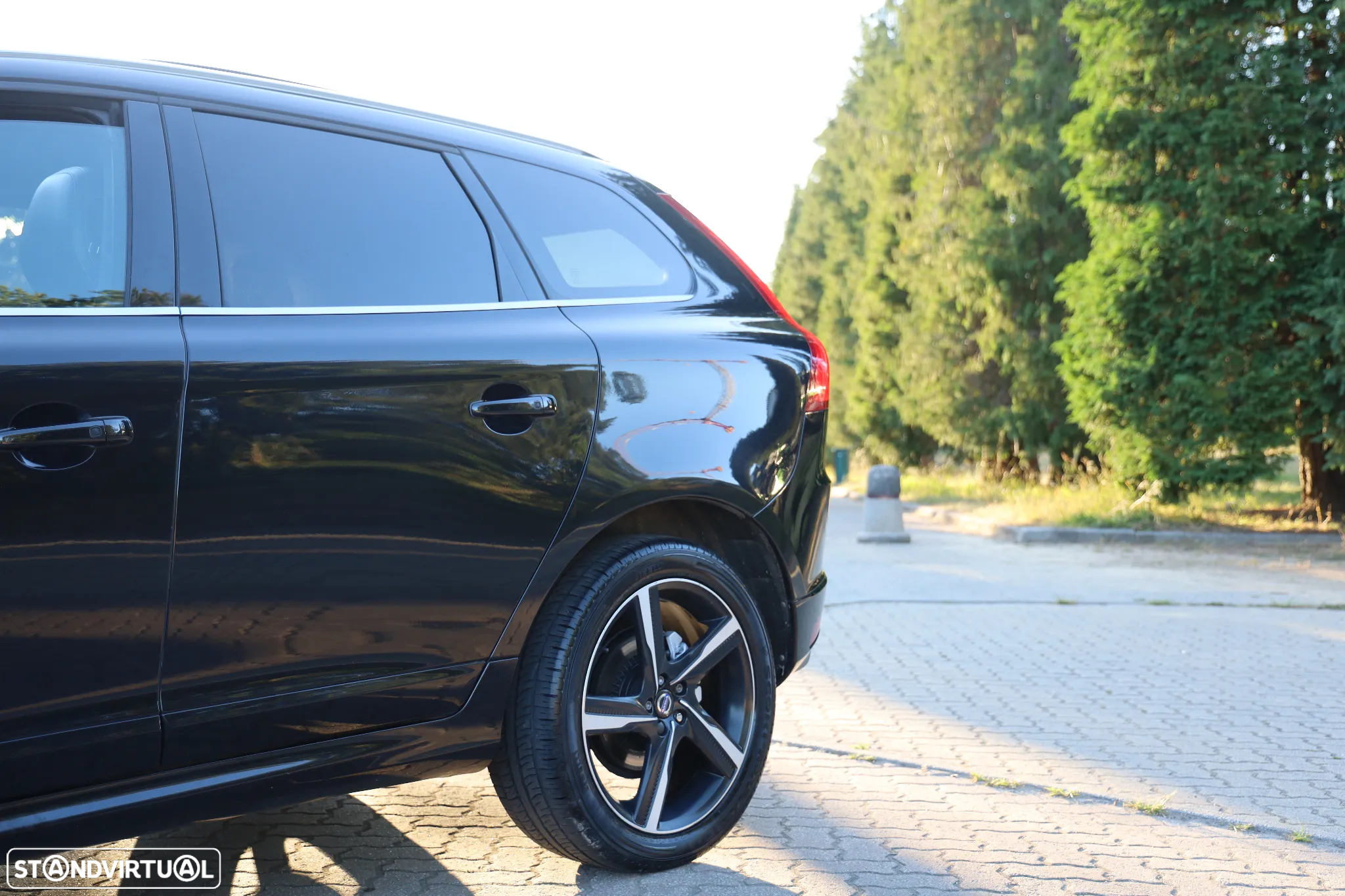 Volvo XC 60 2.0 D4 R-Design Geartronic - 14