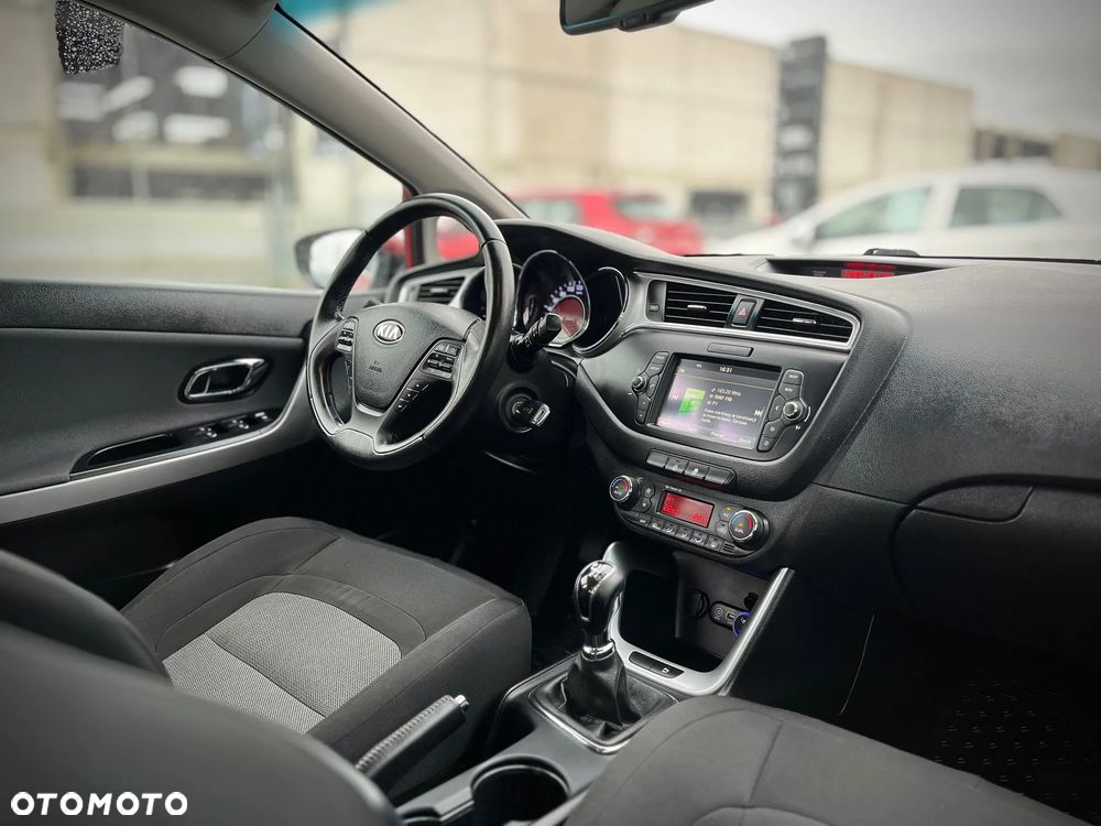 Kia Ceed Cee'd 1.6 GDI L - 9