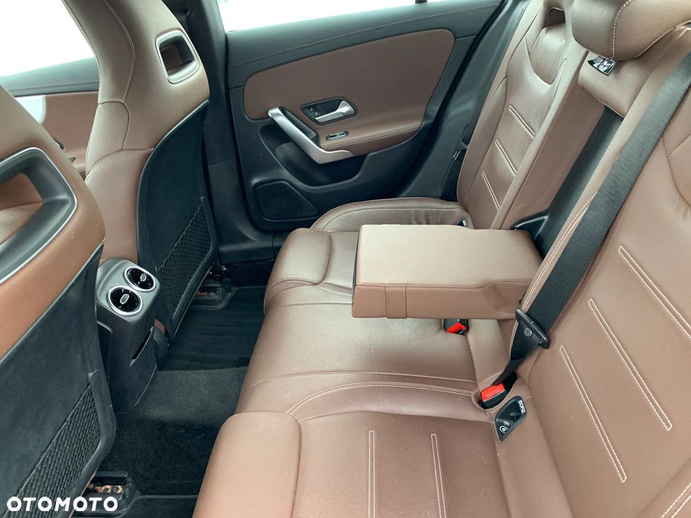 Mercedes-Benz CLA 250 4Matic 7G-DCT - 12