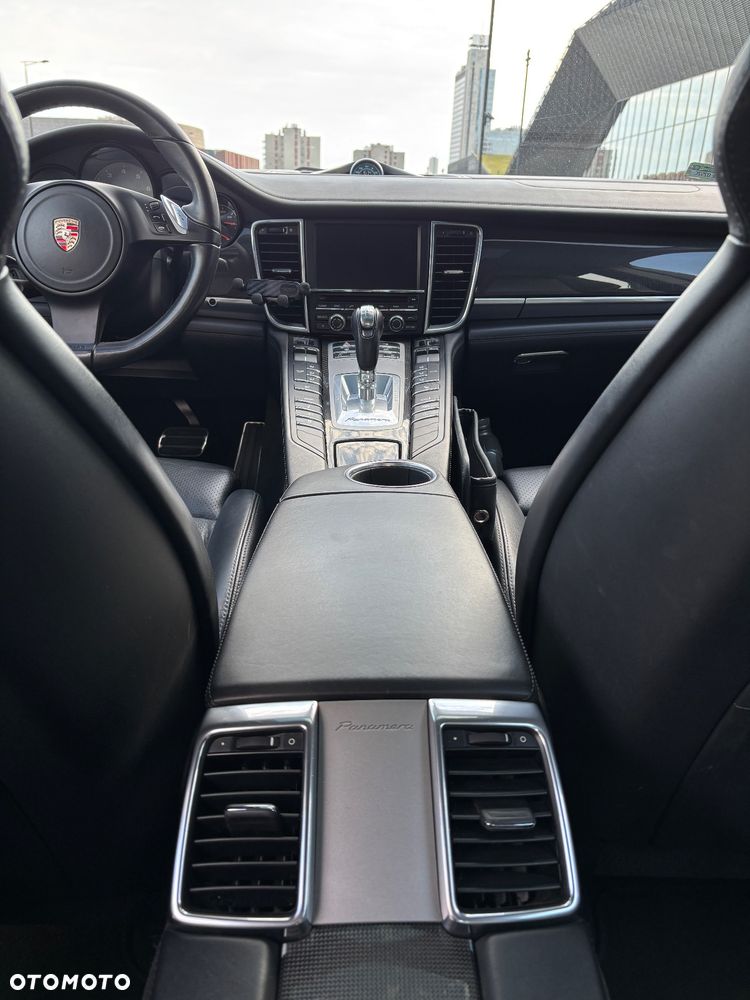 Porsche Panamera 4S - 22