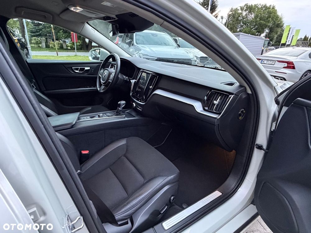 Volvo V60 D4 Momentum - 17