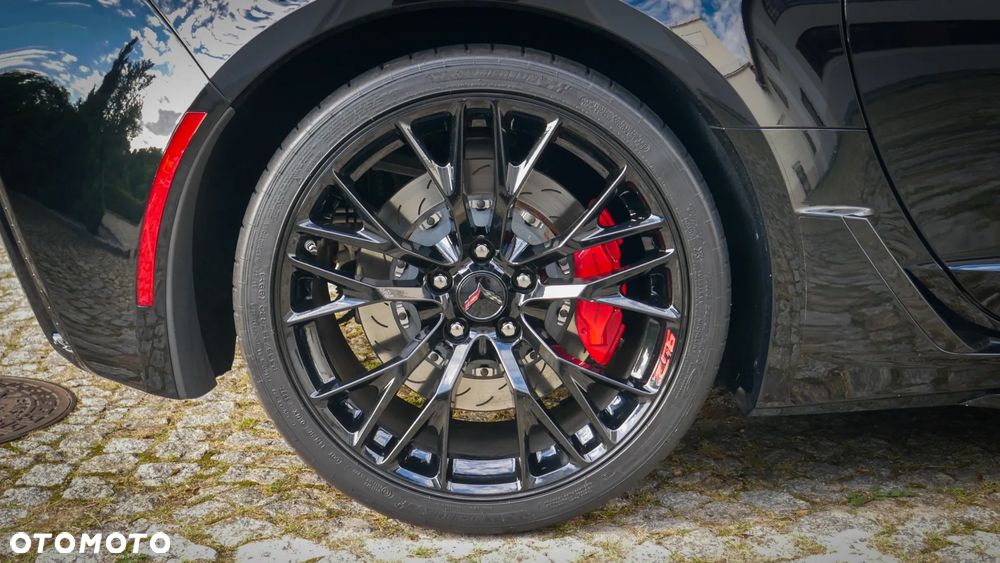 Chevrolet Corvette - 14