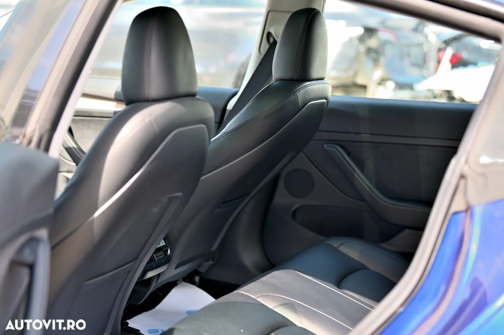 Tesla Model 3 - 10