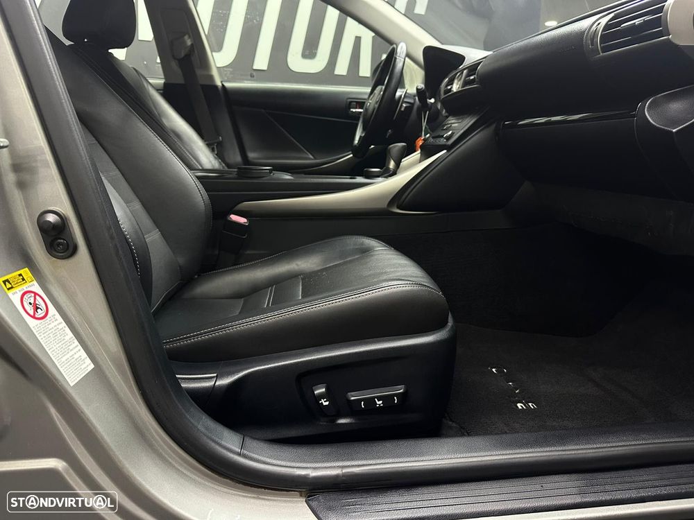 Lexus IS 300H Sport Edition - 24