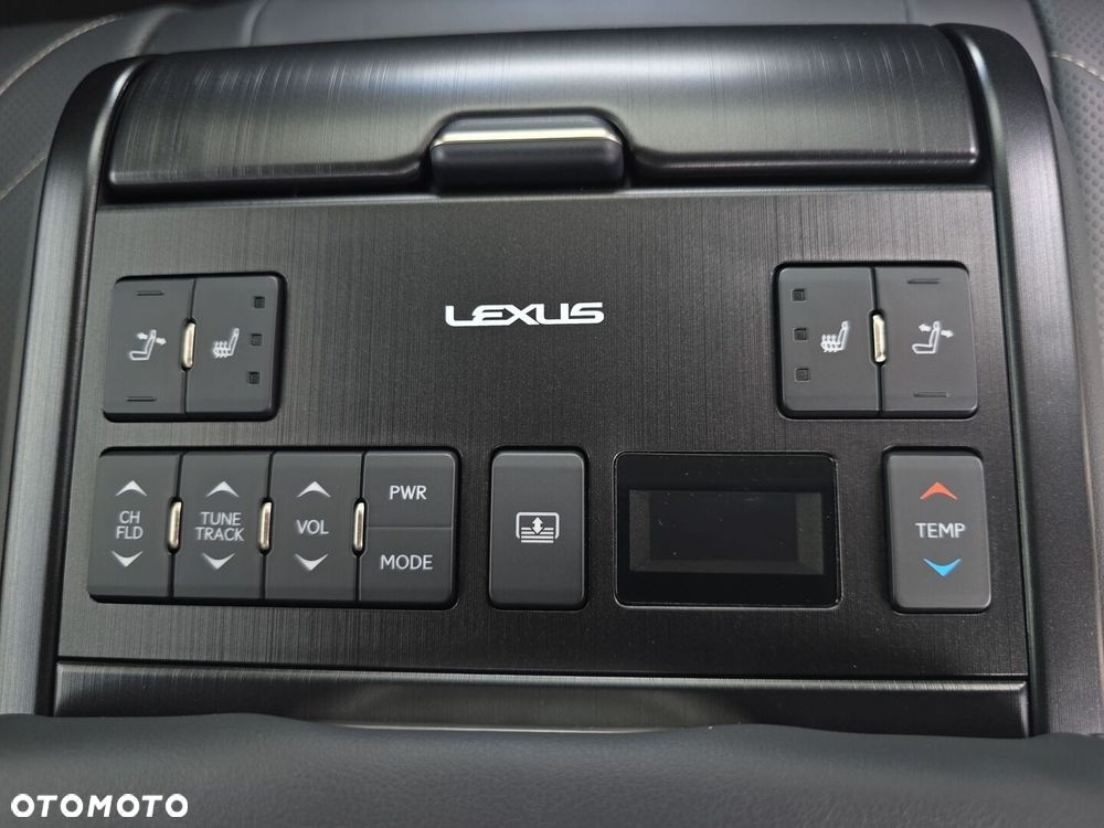 Lexus ES 300h Omotenashi - 11