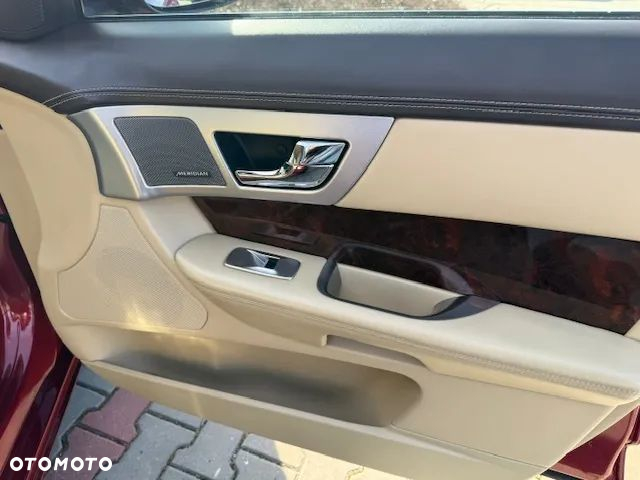 Jaguar XF 3.0 T AWD Premium Luxury - 7