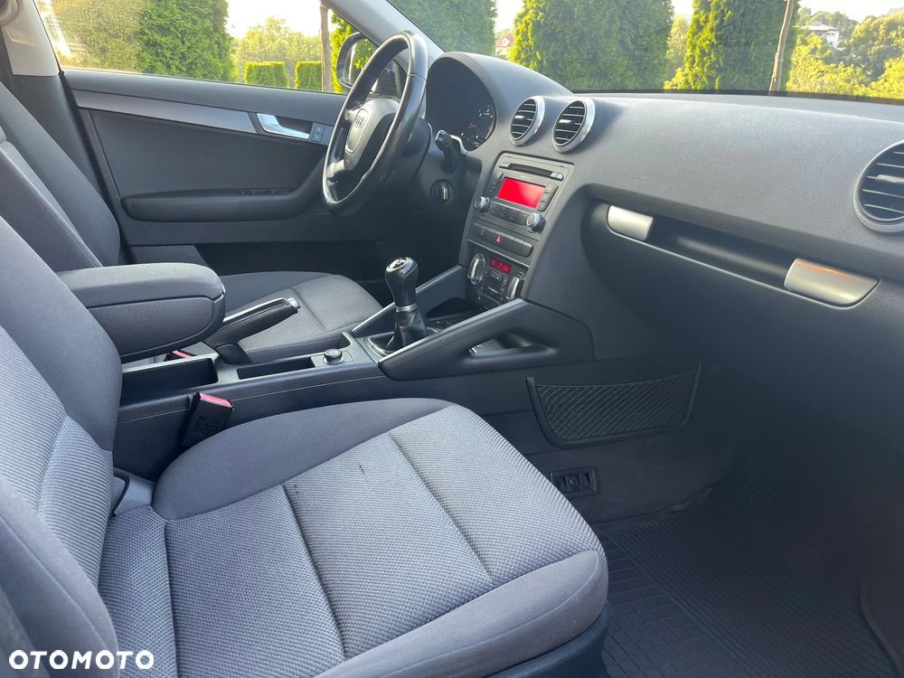 Audi A3 Sportback 1.6 TDI DPF Ambiente - 19