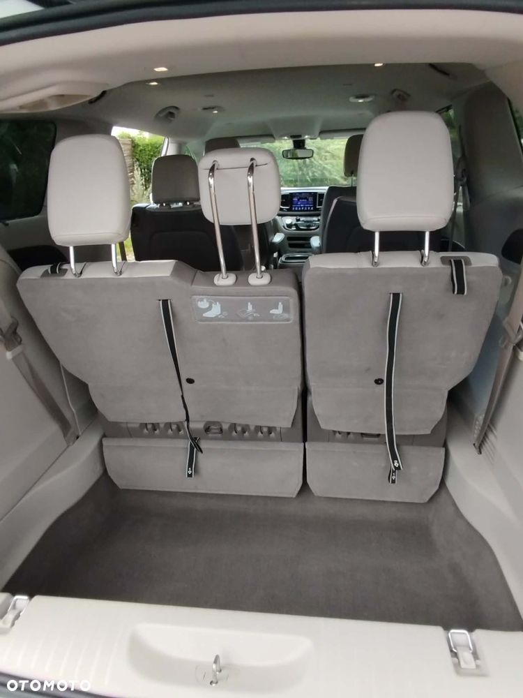 Chrysler Pacifica - 9