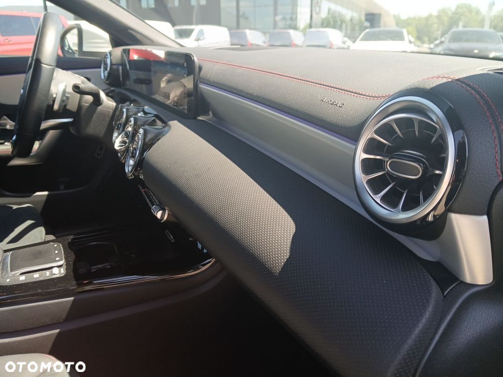 Mercedes-Benz CLA 250 e PHEV AMG Line 8G-DCT - 17