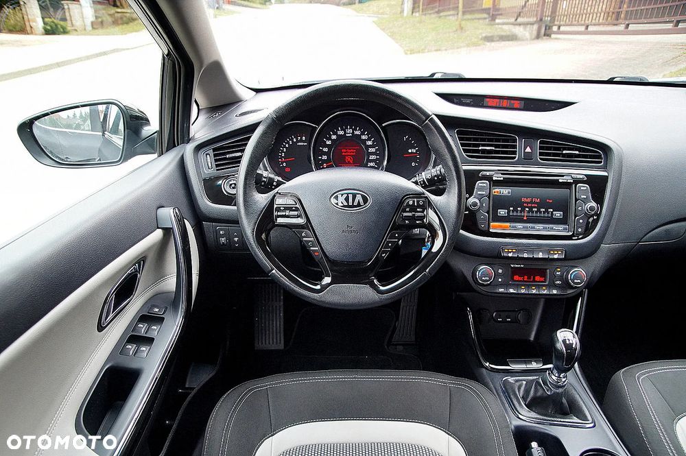 Kia Ceed 1.4 CVVT ISG Dream Team Edition - 11