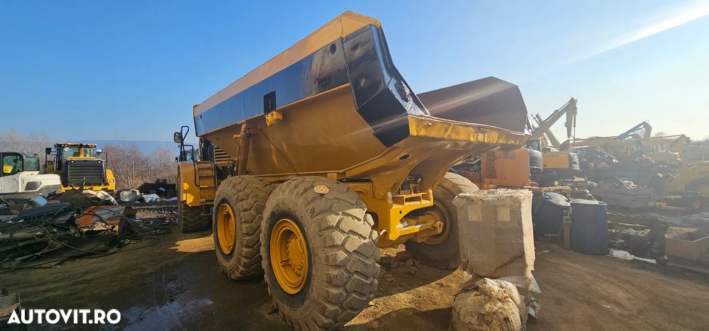 Caterpillar CAT 735 Dumper - 2