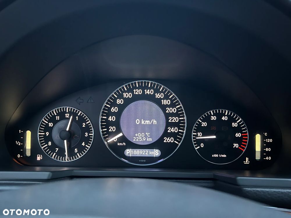 Mercedes-Benz Klasa E 320 T Elegance - 23