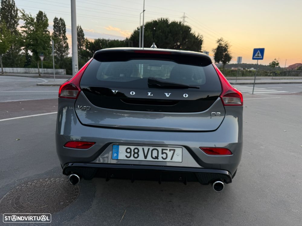 Volvo V40 D2 R Design — fotografia 23