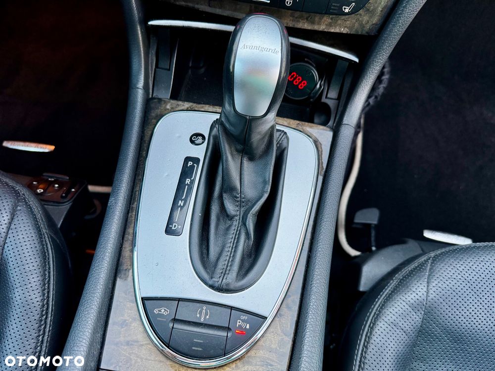 Mercedes-Benz Klasa E 320 CDI Avantgarde - 33