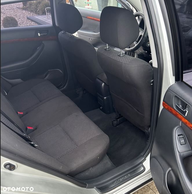 Toyota Avensis - 13