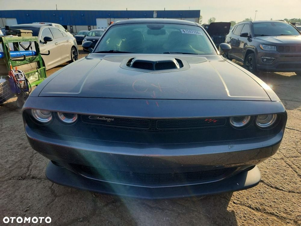 Dodge Challenger - 2