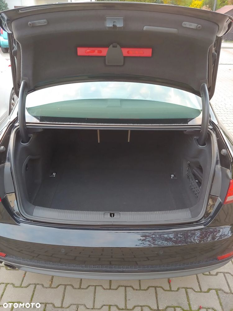 Audi A4 Limousine - 11