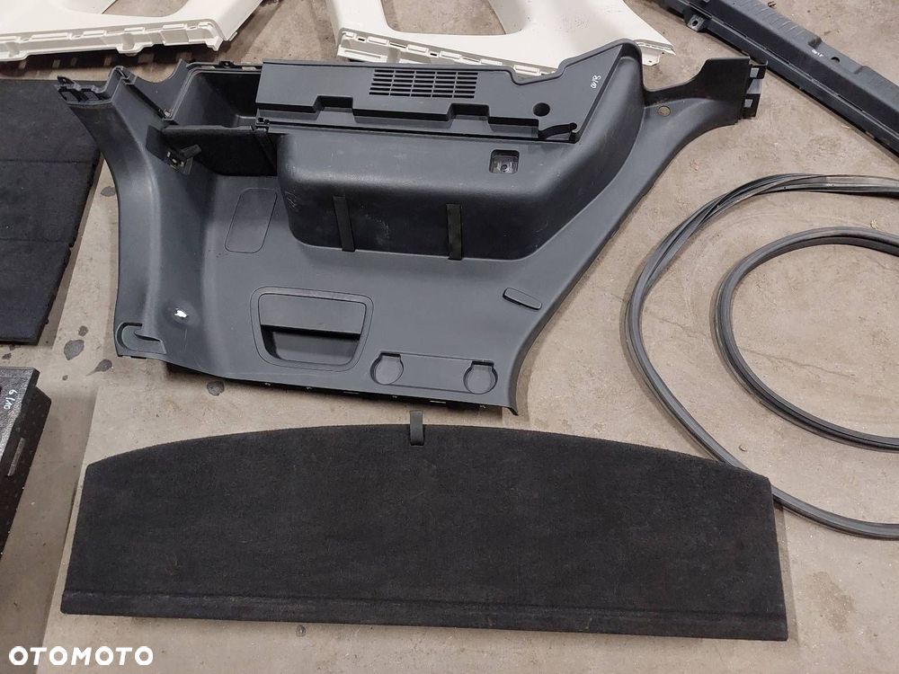 WNĘTRZE BAGAŻNIKA KIA CARENS IV LIFT - 8