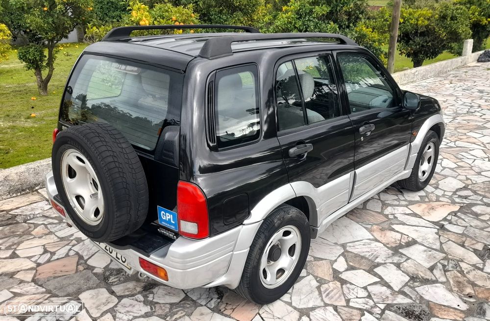 Suzuki Grand Vitara Metal Top 2.0 L - 8